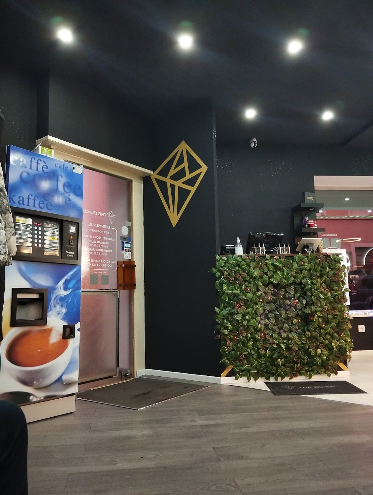 The black crystal — galerie 5
